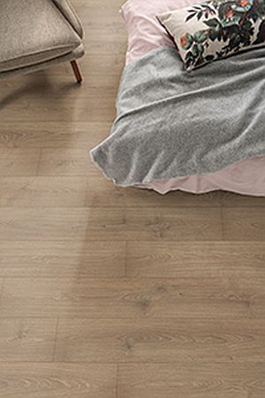 Parchet laminat Egger 8 mm Stejar Nord maro - 1,9948 mp