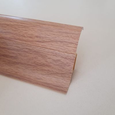 Plinta LINECO din PVC culoare stejar deschis pentru parchet - 60 mm