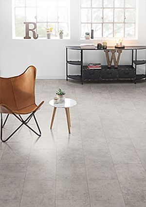 Parchet laminat Egger 8 mm Beton Chicago gri deschis - 2,5349 mp