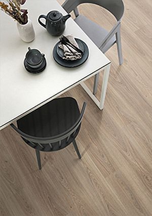 Parchet laminat Egger 8 mm Stejar Amiens deschis - 1,9948 mp